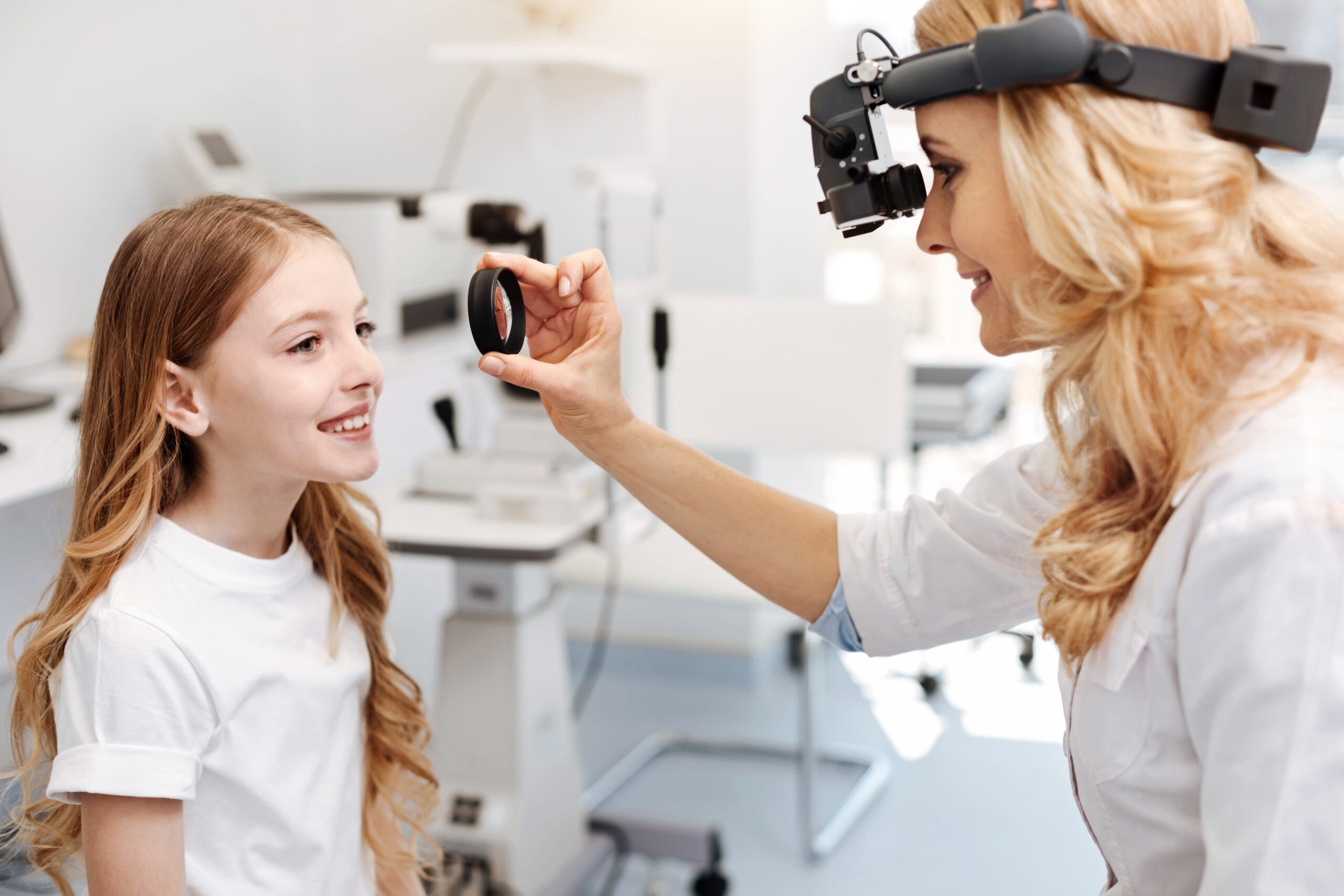 Eye doctor for kids in Winnipeg using child-friendly equipment